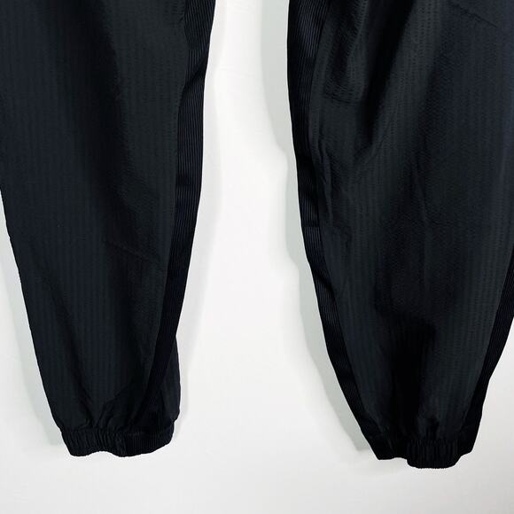 Athleta 8 Black Textured Brooklyn Jogger Pants Athleisure Featherweight Woven - Picture 8 of 13